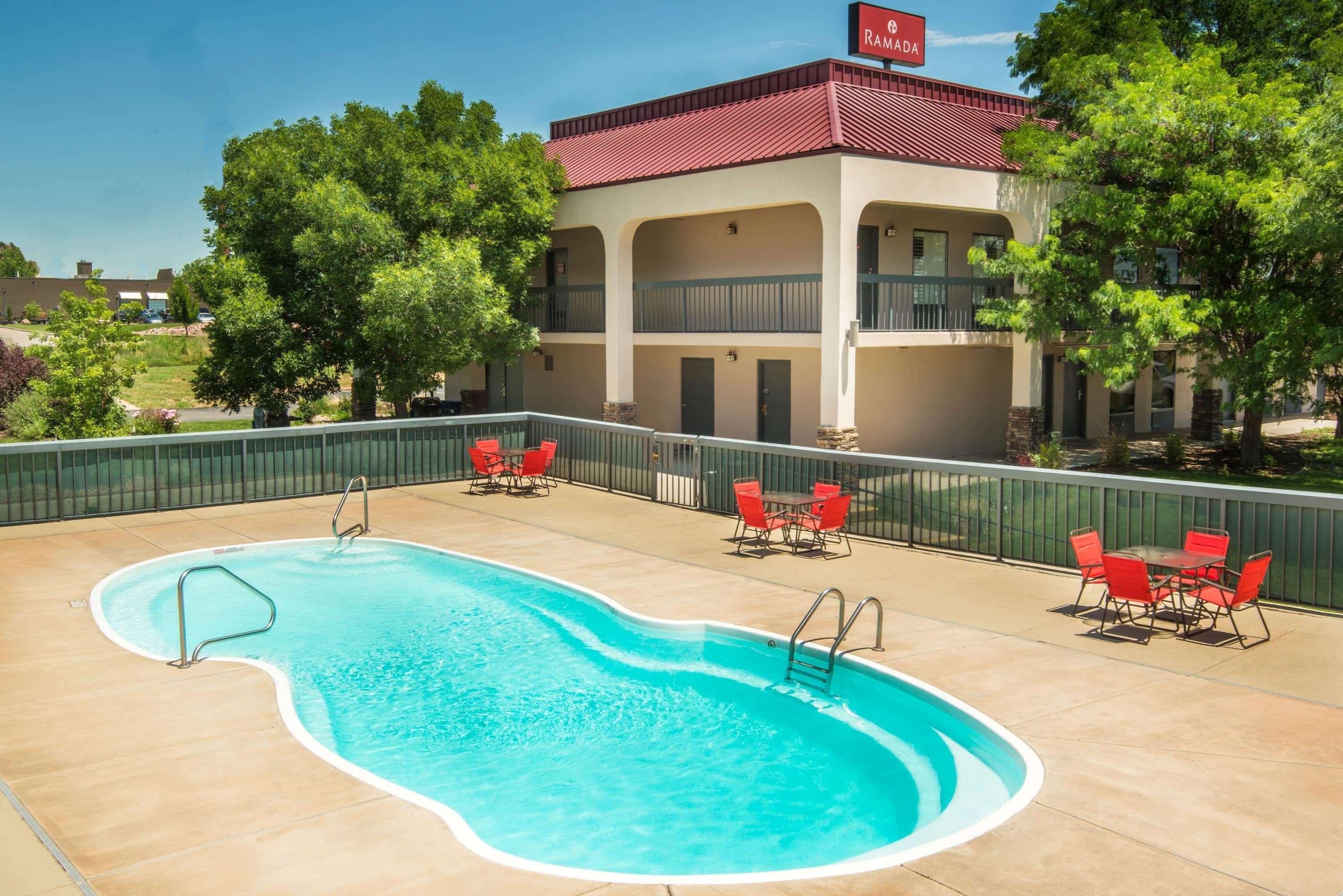 Travelodge By Wyndham Pueblo Exterior photo