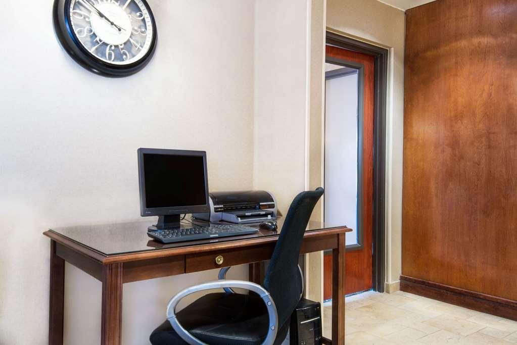 Travelodge By Wyndham Pueblo Facilities photo